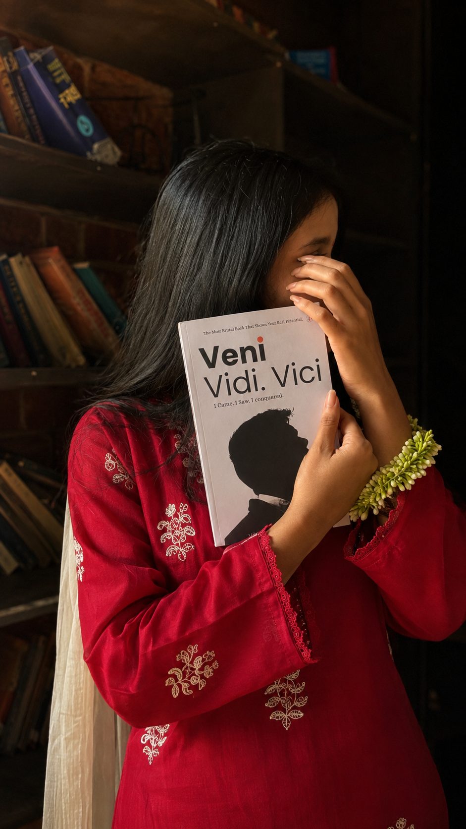 Reader with Veni Vidi Vici